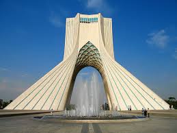 برج آزادی تهران ترک خورد!